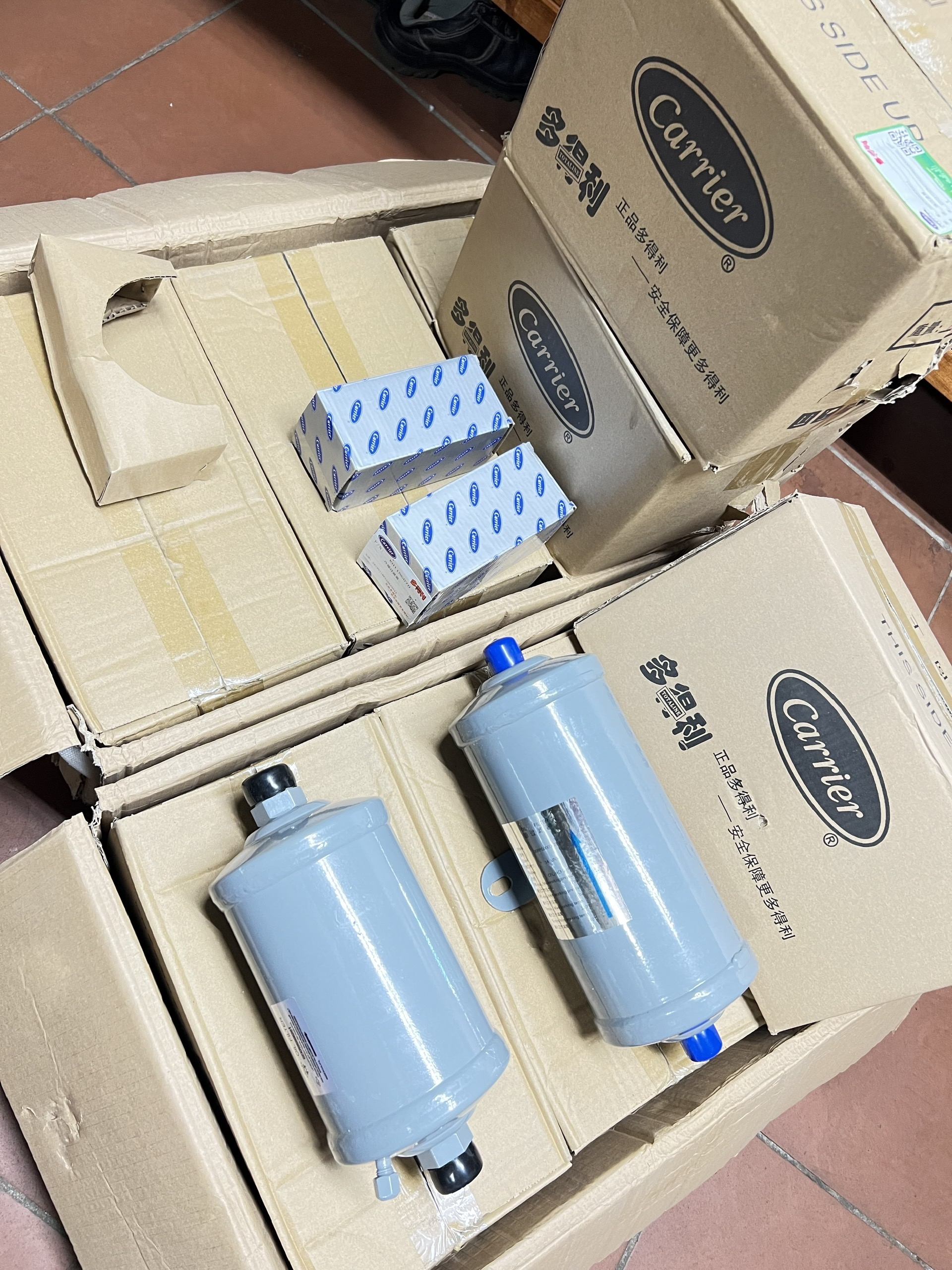 Lọc dầu Chiller Carrier 06NA660010